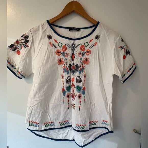 Tops - Embroidered peasant shirt